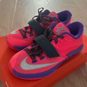 Kevin durant basketball shoes size 13